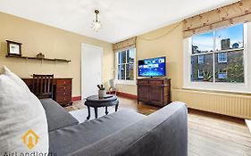Peaceful 2-Bedroom Flat Near Queens Park Station